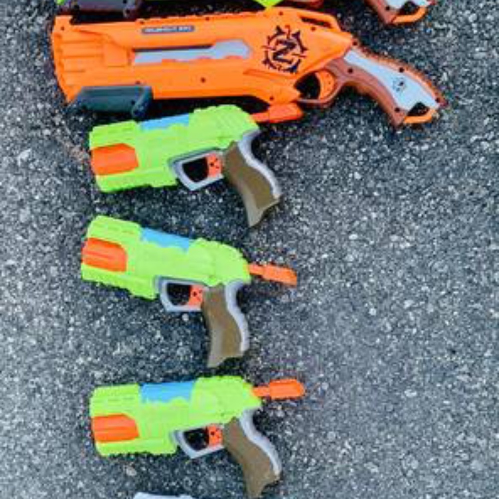 2 Nerf Roughcut 2 x 4 Guns, 4 X-Shot Guns